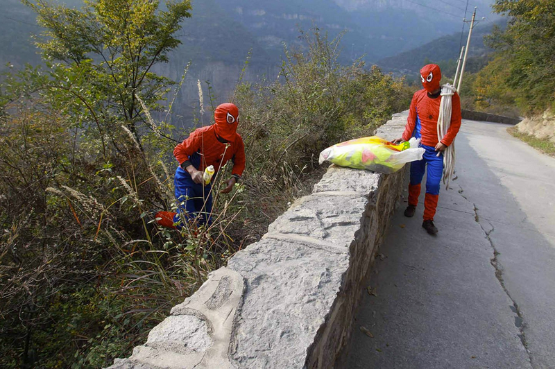 Illustration for article titled Why These Chinese Sanitation Workers Dress Like Spider-Man